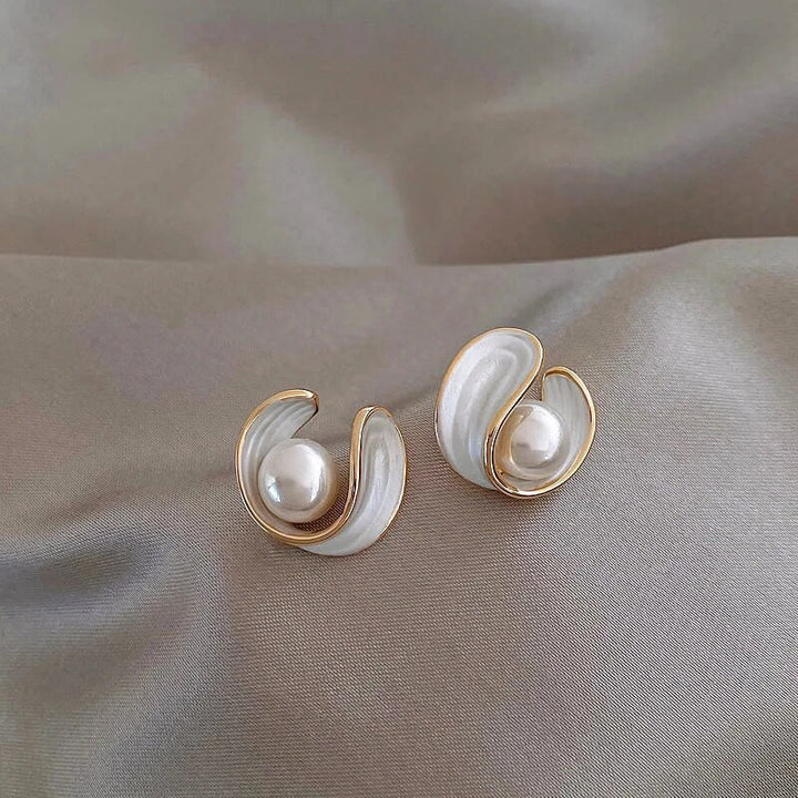Orecchini di lusso con opale bianco e perle color oro