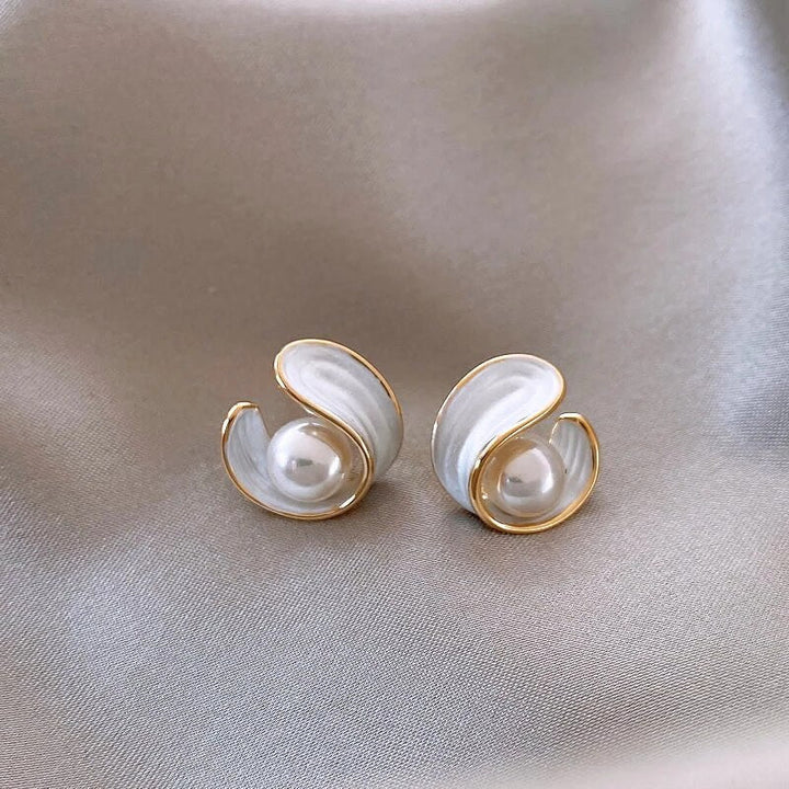 Orecchini di lusso con opale bianco e perle color oro