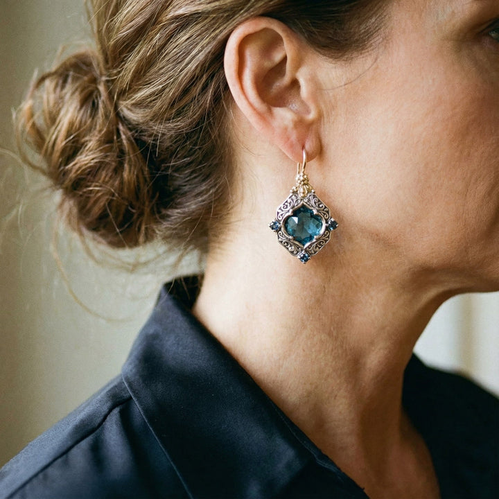 Orecchini in cristallo blu in oro e argento
