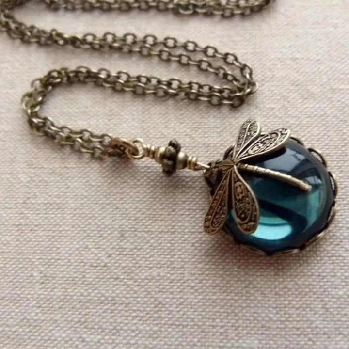 Collana vintage con libellula – Eleganza eterea