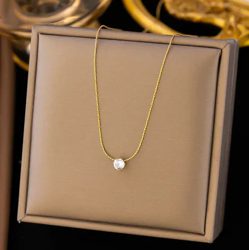 Set collana in oro con diamanti