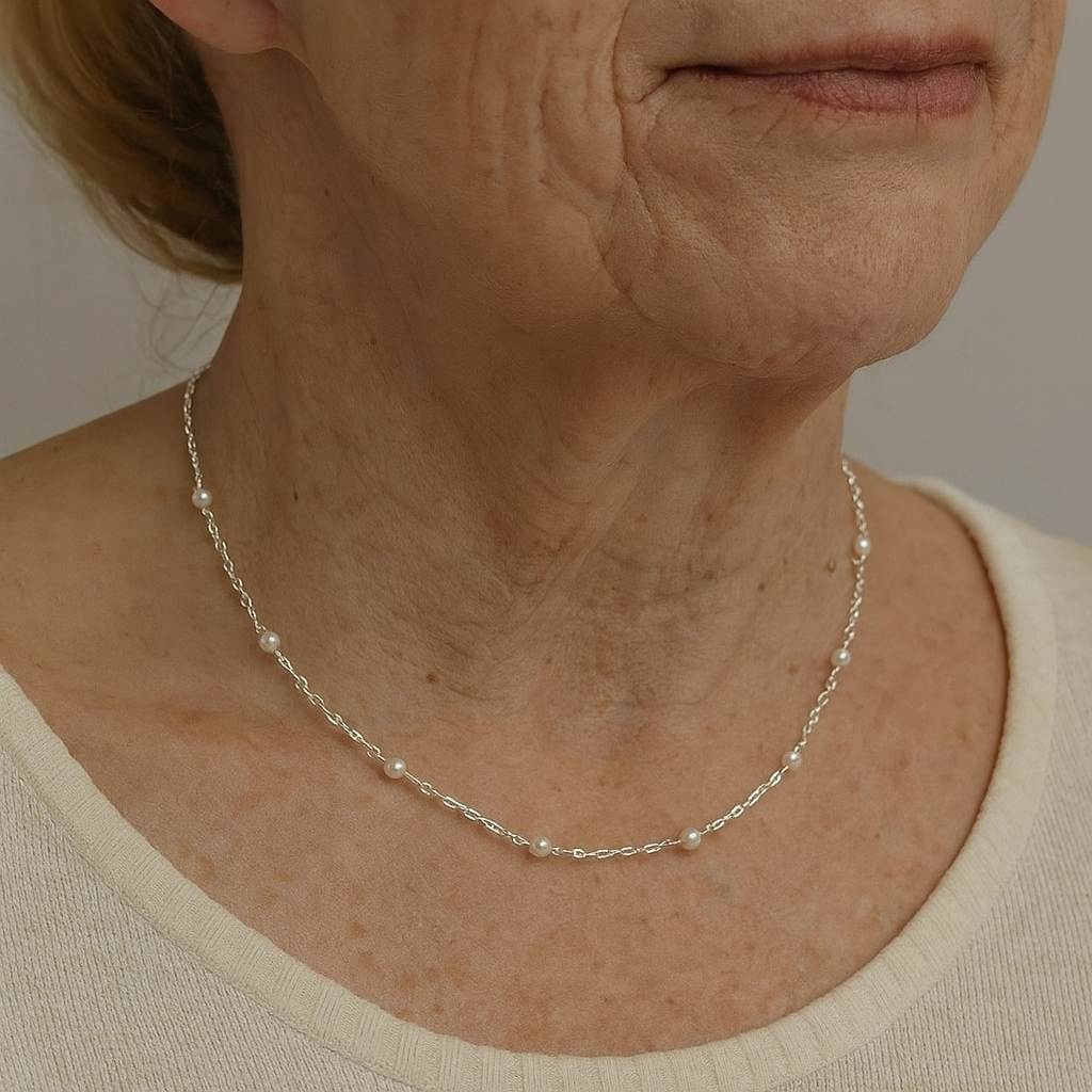 Collana elegante con perle luminose