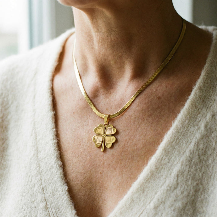 Collana in oro con trifoglio