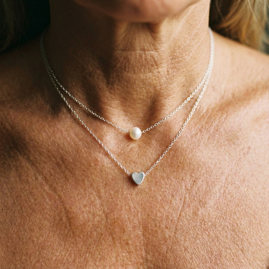 Collana in argento con ciondolo a cuore e perle