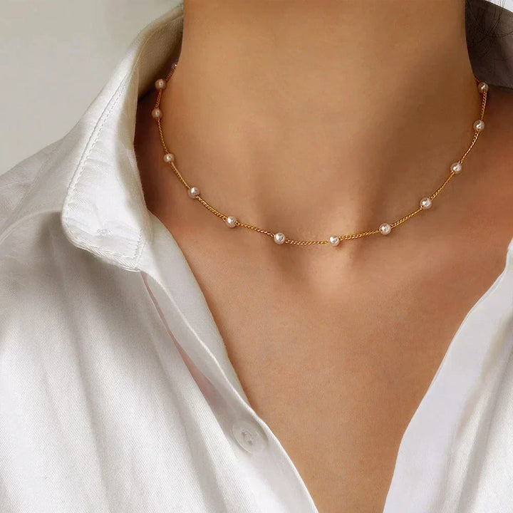 Collana con piccole perline dorate