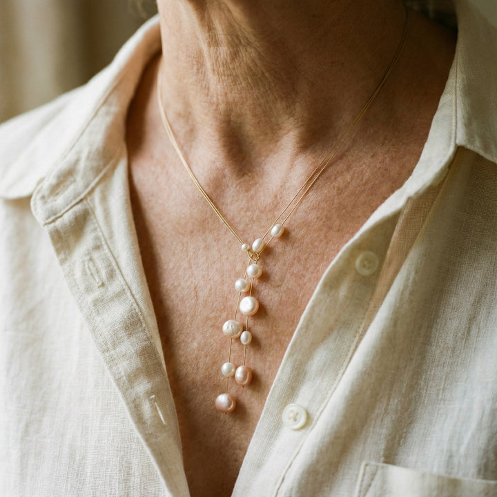 Collana elegante con perle pendenti