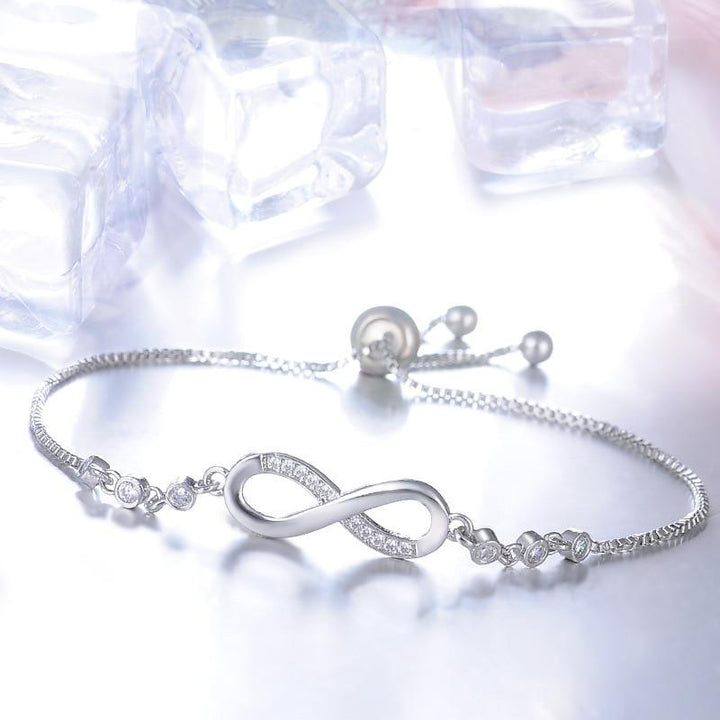 Braccialetto in argento regolabile con motivo infinito