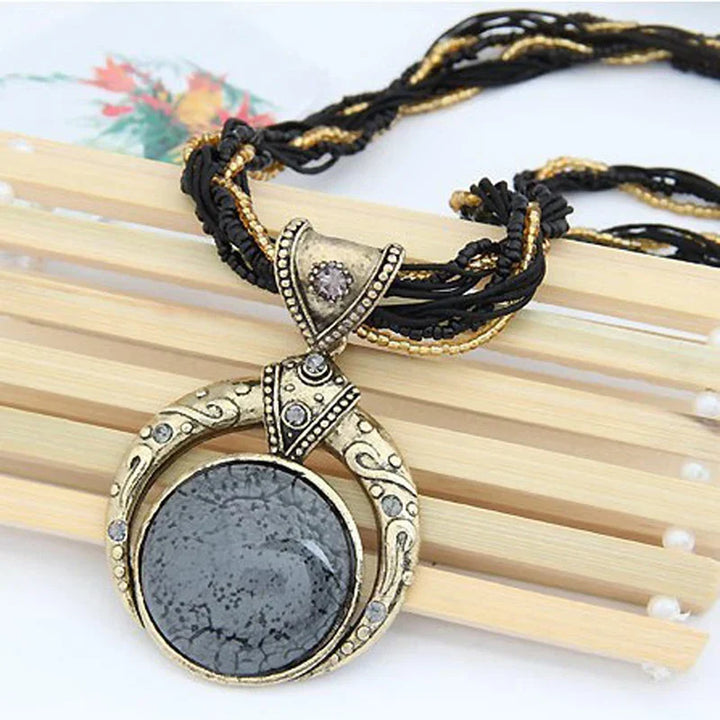 Collana vintage con ciondolo in cristallo smeraldo etnico