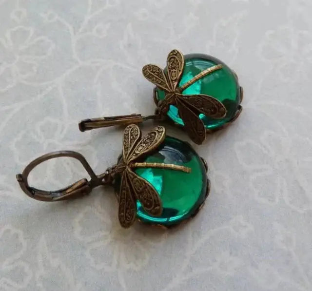 Orecchini vintage sferici dorati con libellula