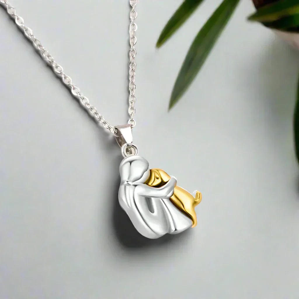 Collana Abbraccio con ciondolo