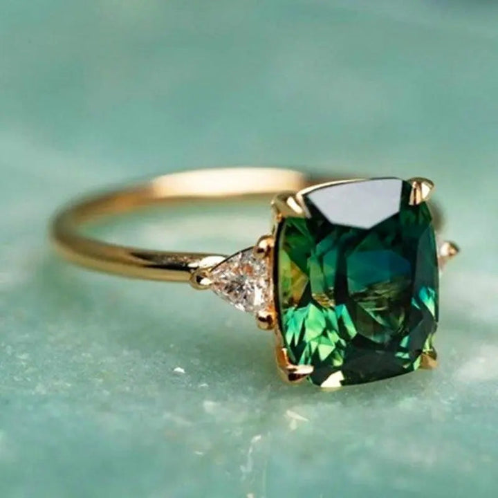 Elegante anello quadrato con smeraldo