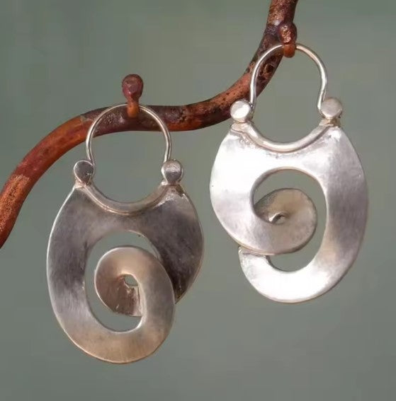 Orecchini vintage in argento con design a spirale