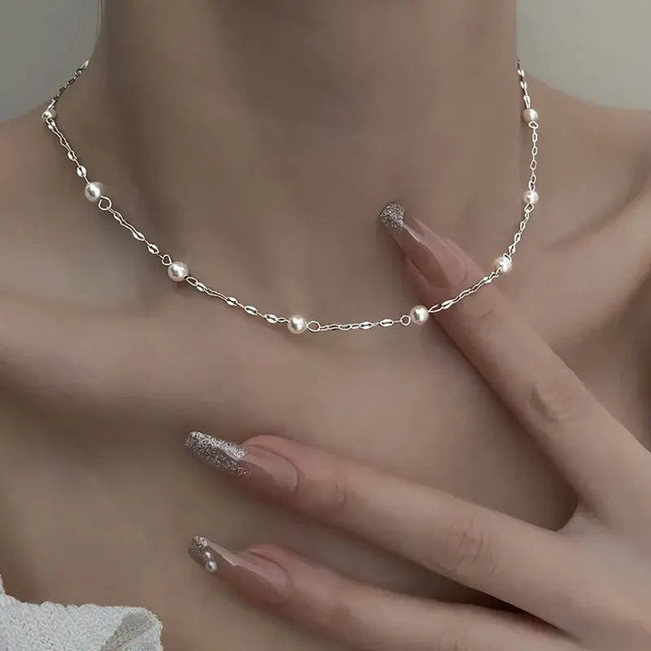 Collana elegante con perle luminose