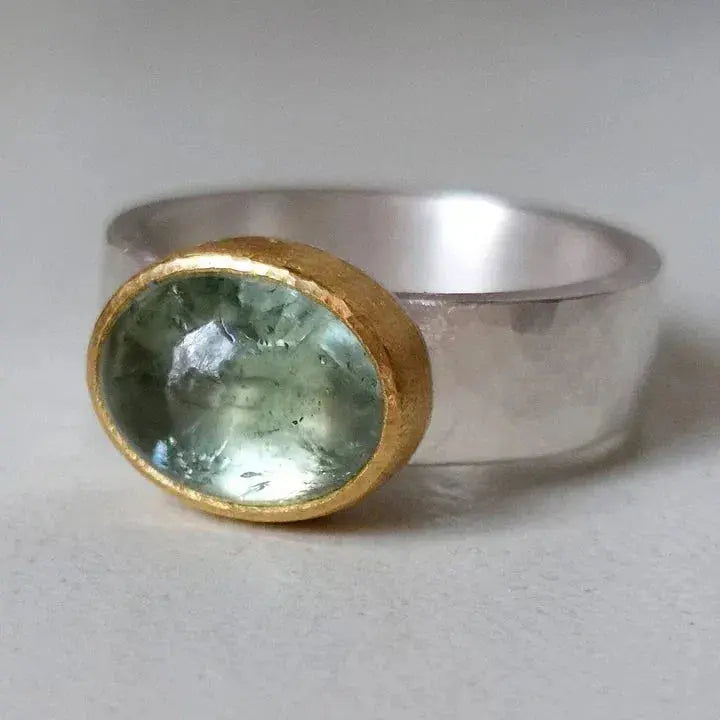 Anello vintage verde con pietra rotonda