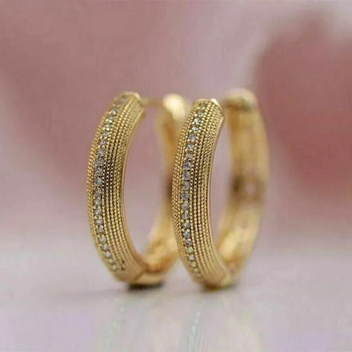 Orecchini vintage in oro con design elegante