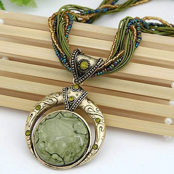 Collana vintage con ciondolo in cristallo smeraldo etnico