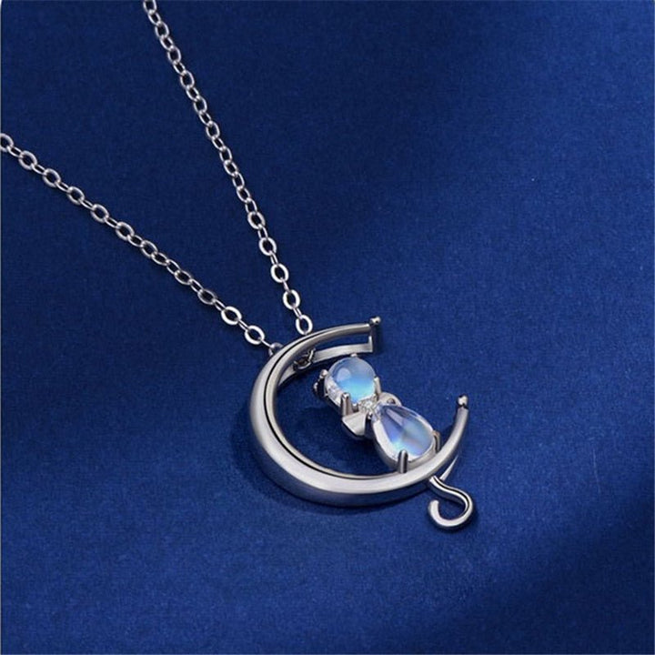 Collana a mezzaluna con pietra di luna e design a gatto