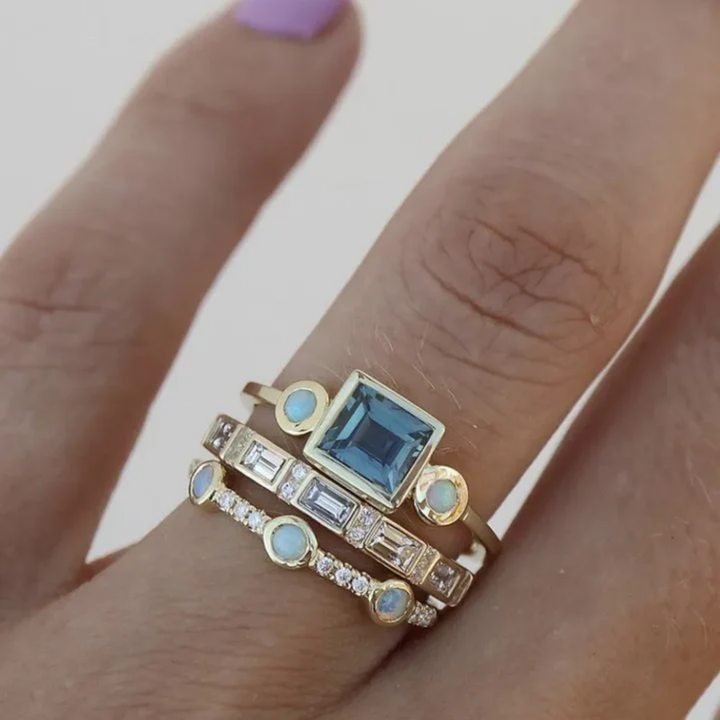 Set di anelli vintage adornati con cristalli blu